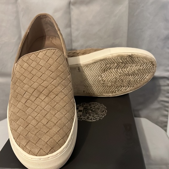 Vince Camuto Kamron Sneaker EUC - Picture 5 of 5